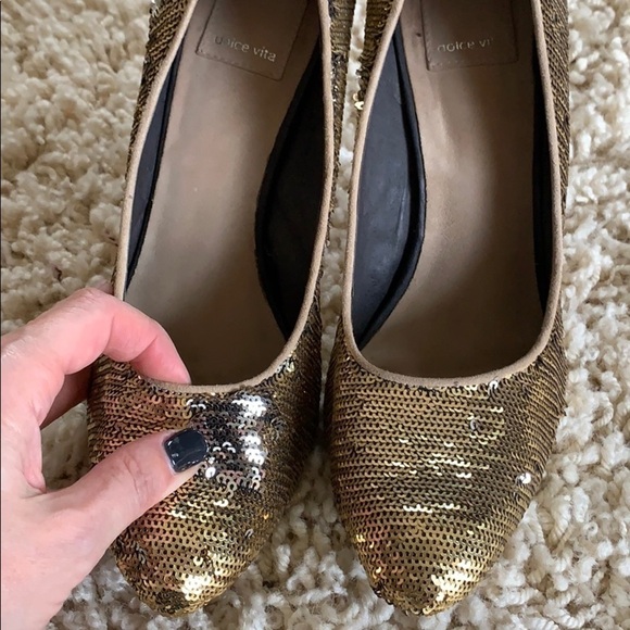 Dolce Vita Gold & Silver Sequin Flippy Heels Pumps Round Toe Size 8 - Picture 3 of 6